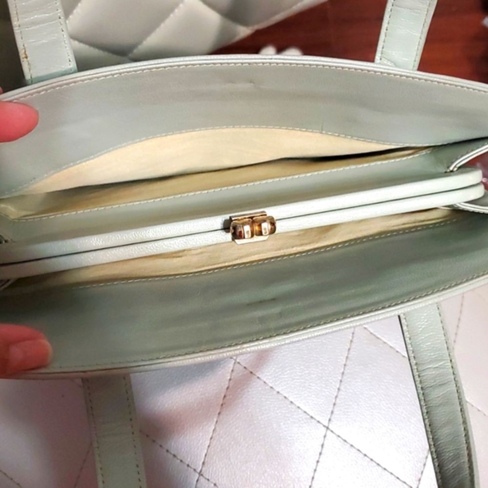 RARE VINTAGE CHLOE Light Grey Leather Handbag Kisslock - Picture 9 of 17